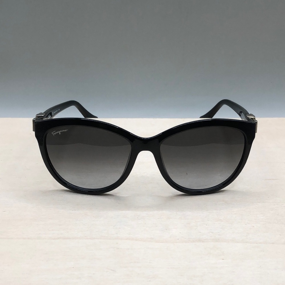 Salvatore Ferragamo SF760S Black Cat Eye Classy HAS FLAWS READ AND SEE PICTURES